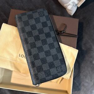 Louis Vuitton Zippy Vertical Wallet